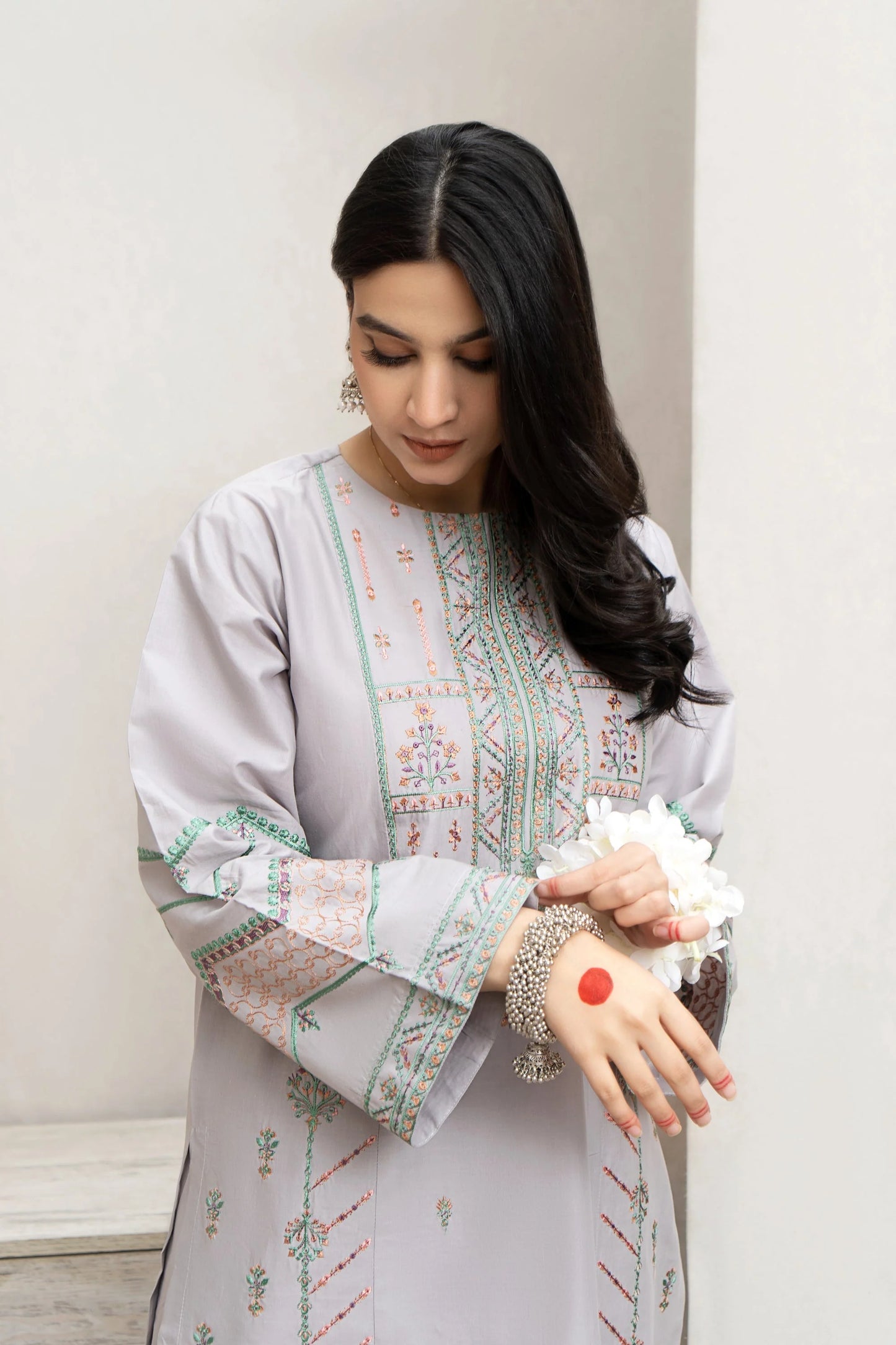 3PC LAWN EMBROIDERED SHIRT WITH DIAMOND PRINTED DUPATTA AND TROUSER